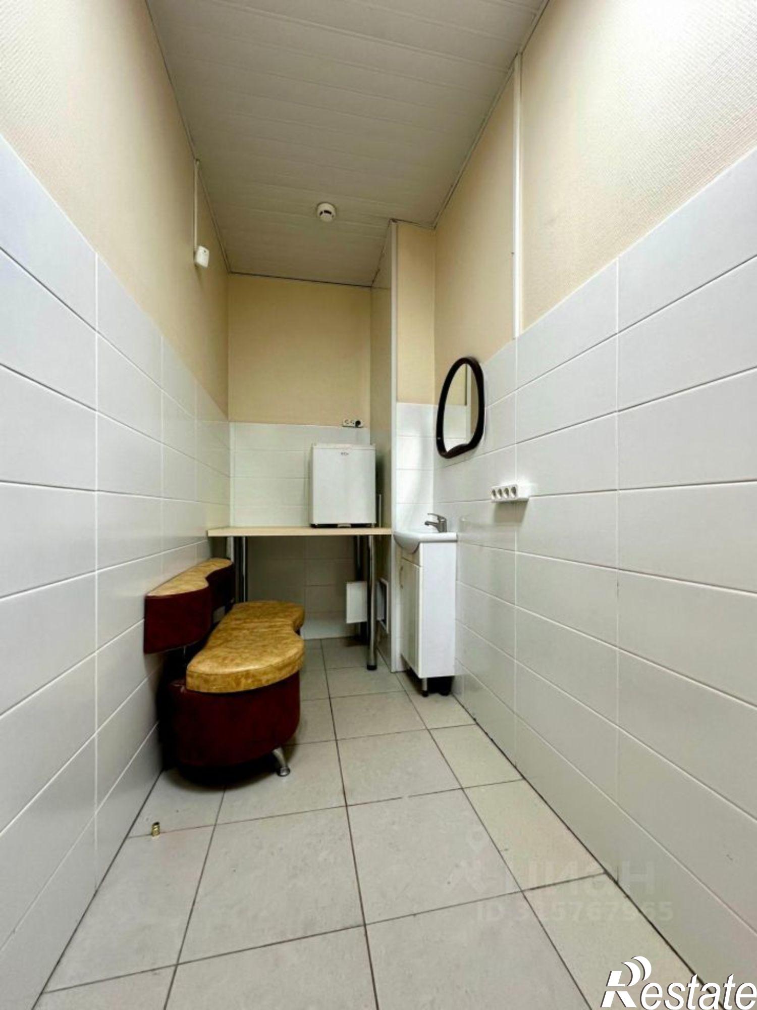 Купить помещение свободного назначения за 5 881 440 рублей на Октябрьский проспект, 19