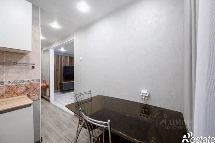 2-комн квартира улица Защитников Отечества, 146,  д. 146