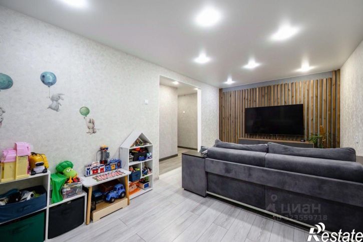 2-комн квартира улица Защитников Отечества, 146,  д. 146