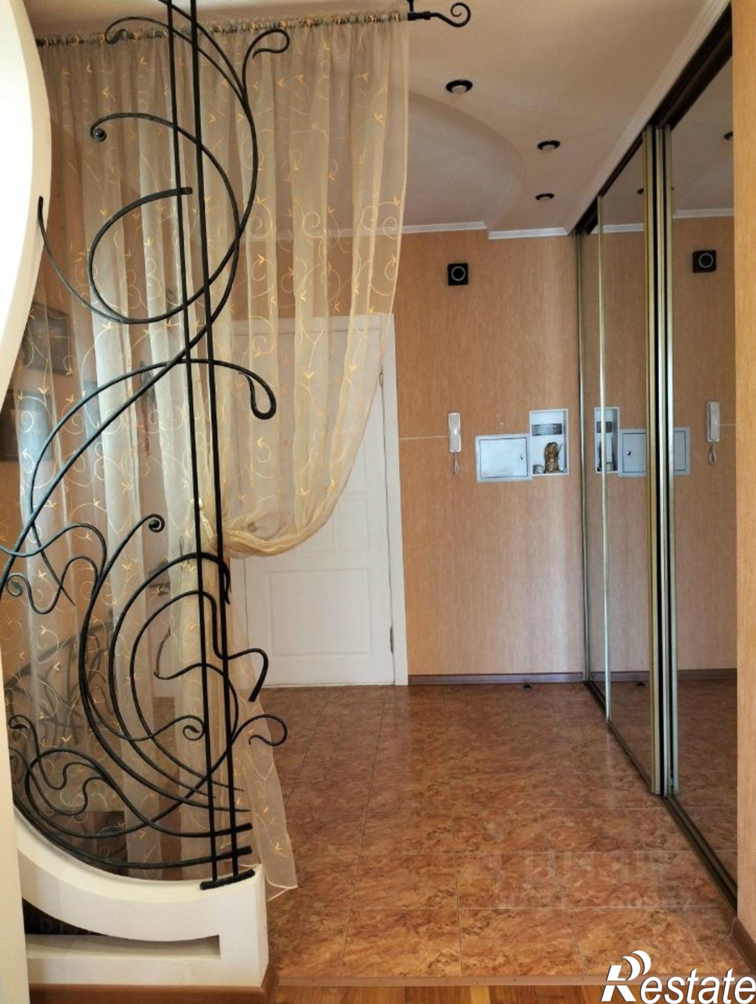 Купить квартиру за 14 500 000 рублей на Стальной пер, 7