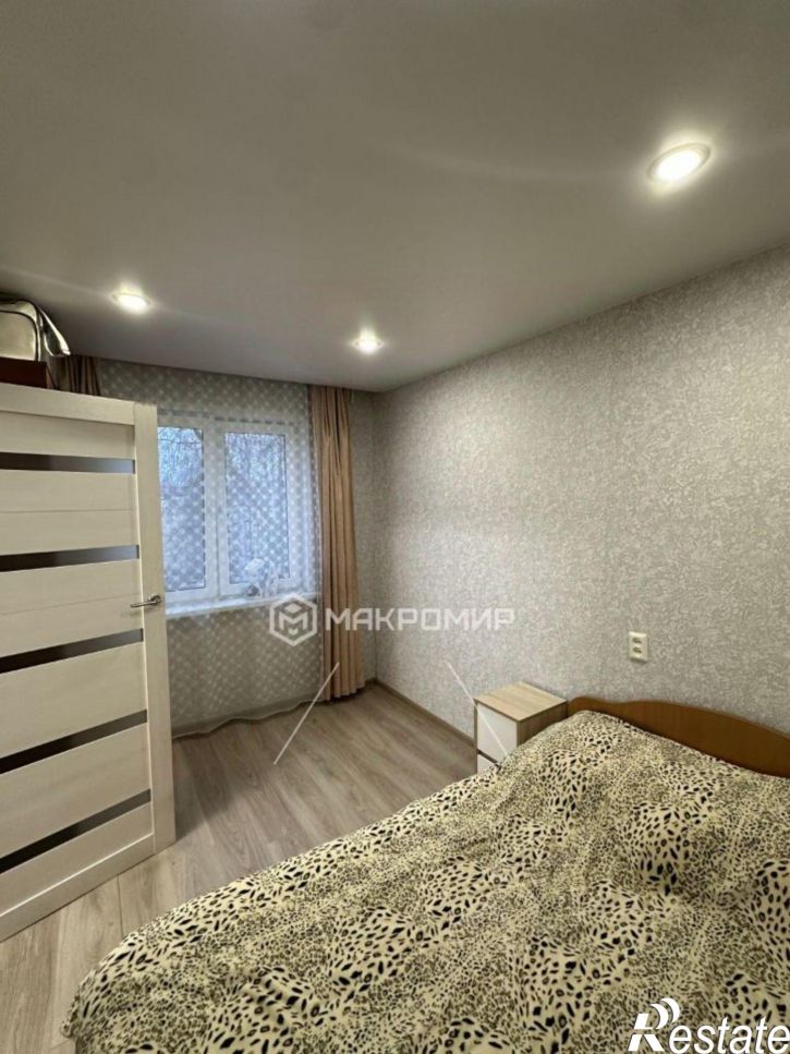 2-комн квартира улица Защитников Отечества, 150,  д. 150