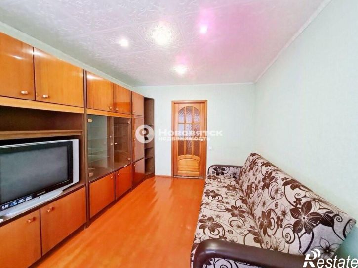 2-комн квартира улица Тренера Пушкарева, 12,  д. 12
