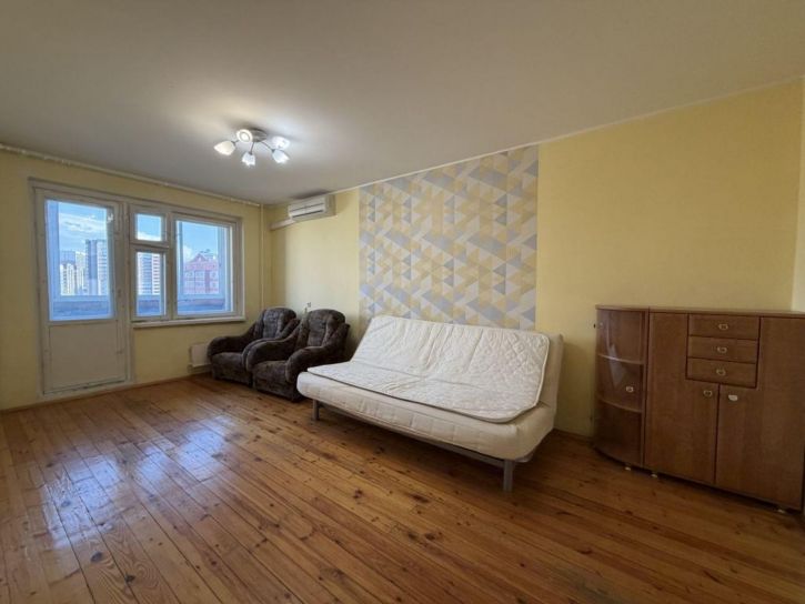 2-комн квартира Блюхера ул, 32