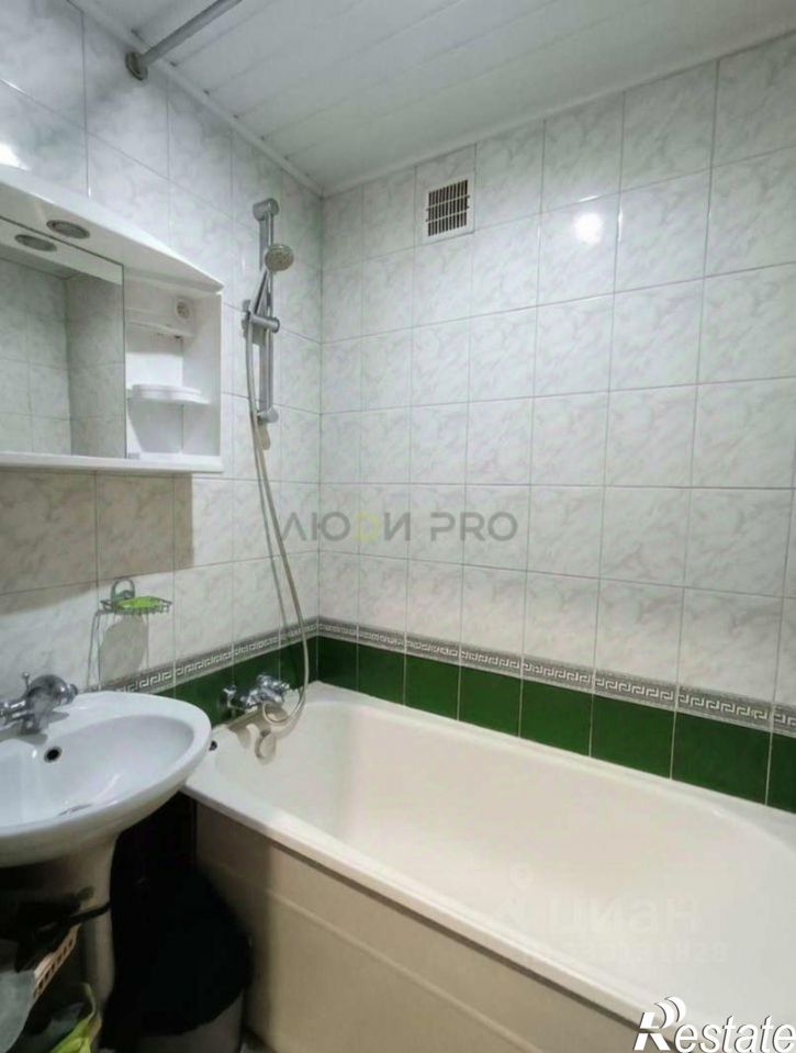 3-комн квартира ул Защитников Отечества, 107,  д. 107