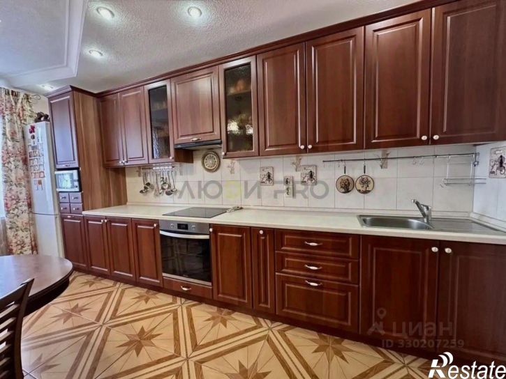 3-комн квартира Орловская улица, 52,  д. 52