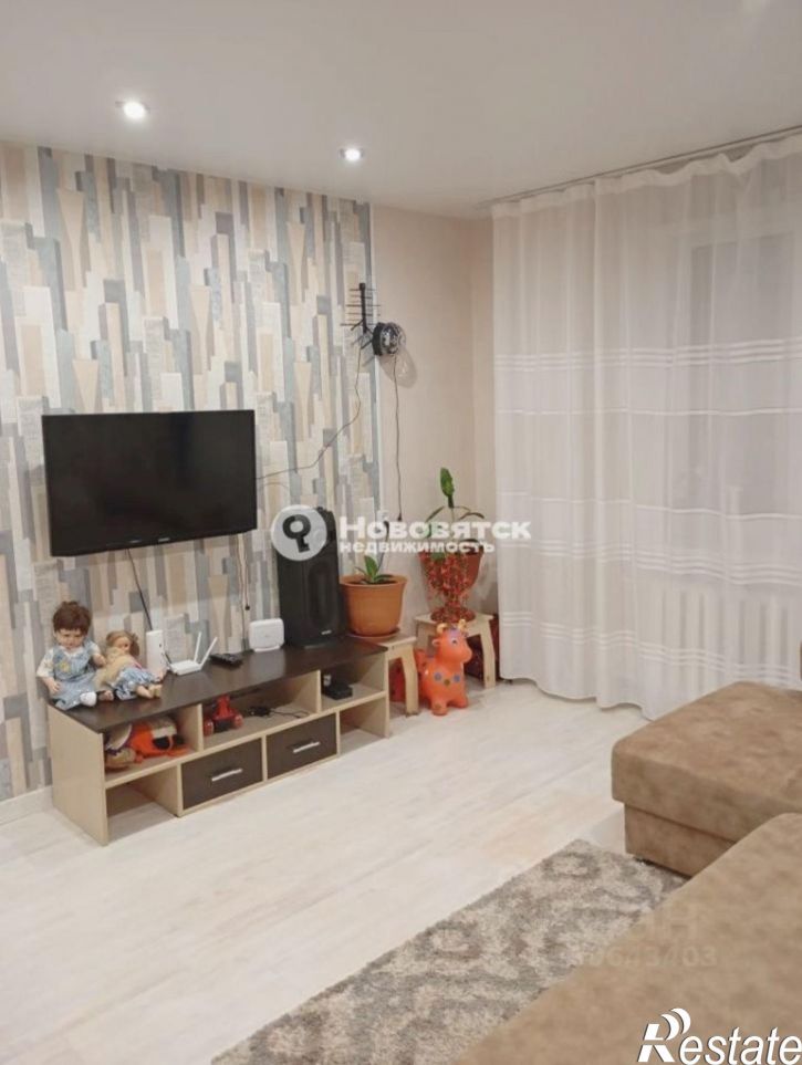 3-комн квартира улица Мопра, 11,  д. 11