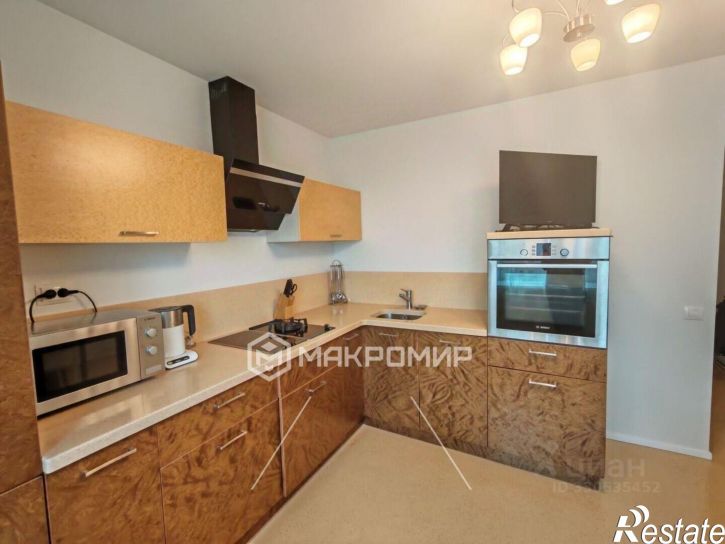 2-комн квартира улица Защитников Отечества, 13,  д. 13