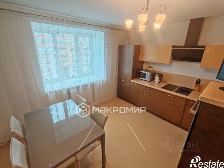 2-комн квартира улица Защитников Отечества, 13,  д. 13