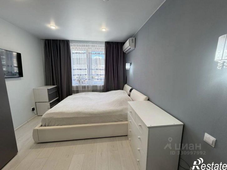 3-комн квартира улица Анжелия Михеева, 20,  д. 20