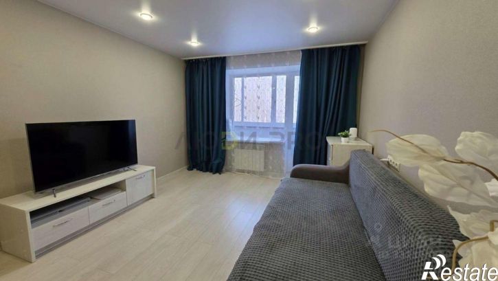 2-комн квартира ул Защитников Отечества, 120,  д. 120