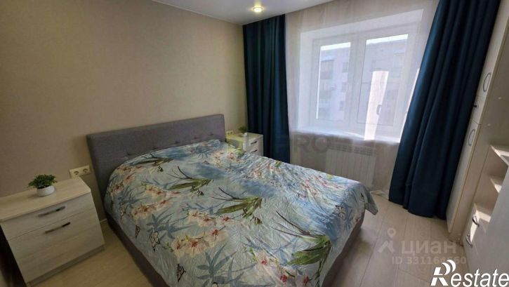 2-комн квартира ул Защитников Отечества, 120,  д. 120