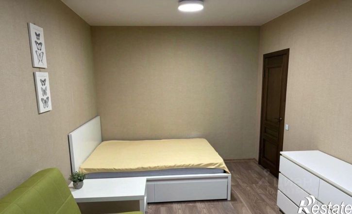 1-комн квартира ул Защитников Отечества, 151,  д. 151