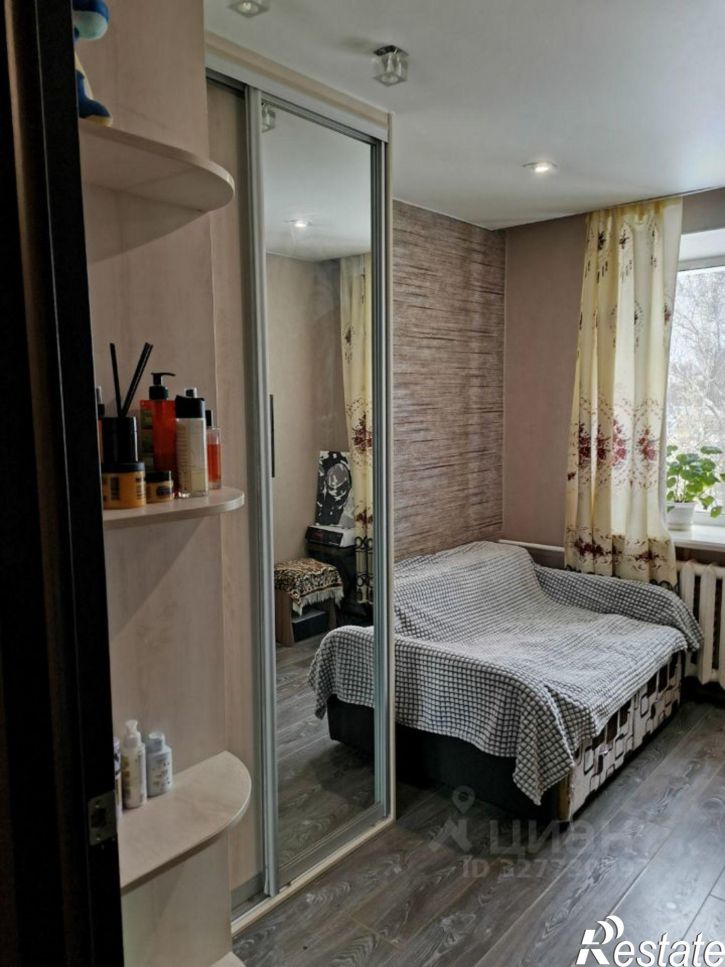 3-комн квартира ул Короленко, 15,  д. 15