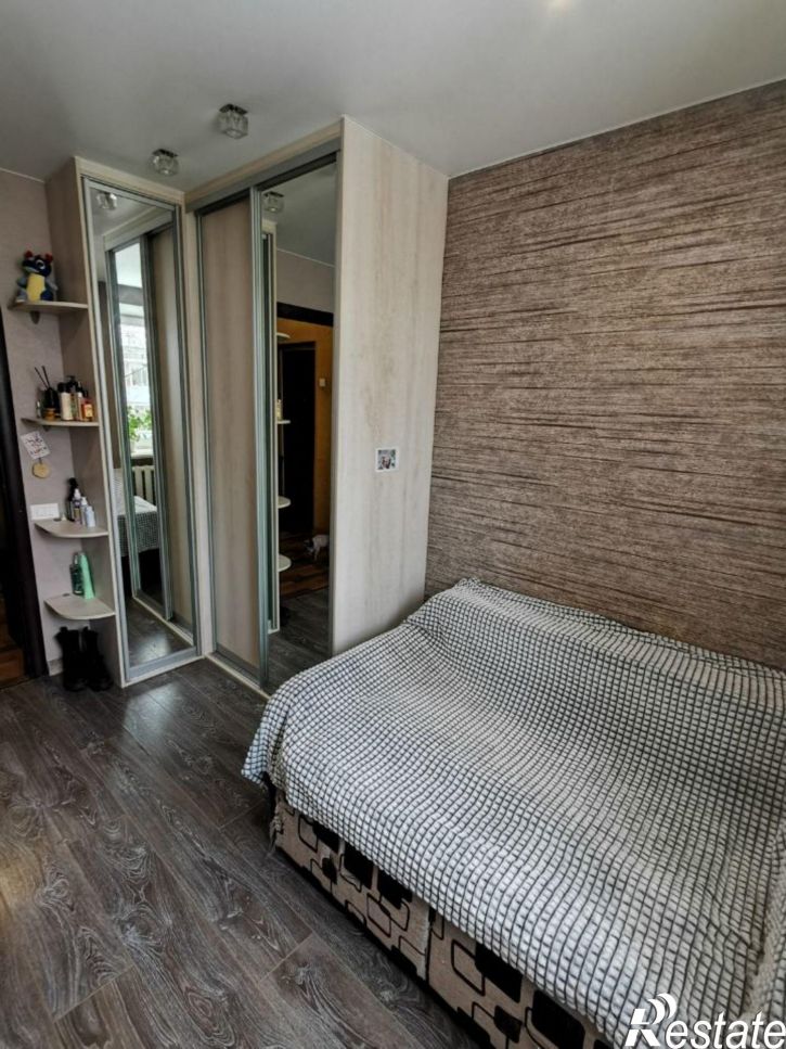 3-комн квартира ул Короленко, 15,  д. 15
