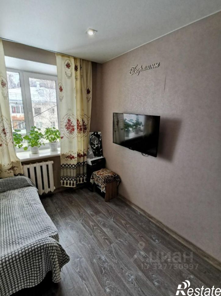 3-комн квартира ул Короленко, 15,  д. 15