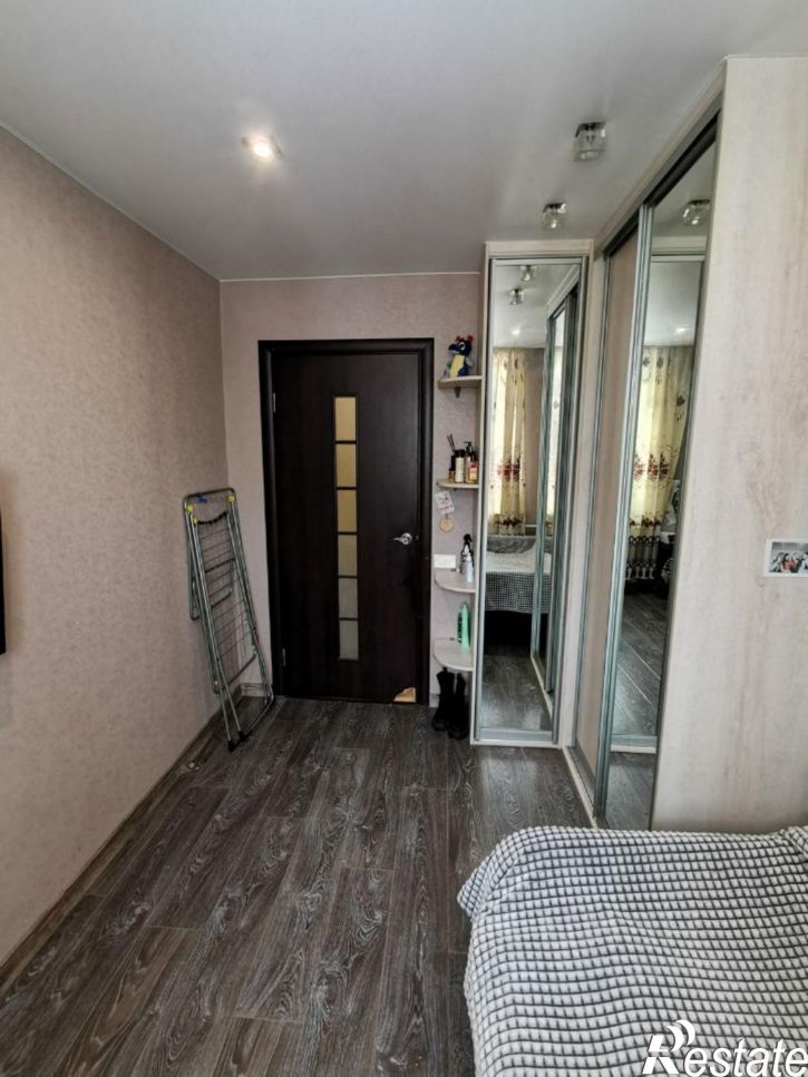 3-комн квартира ул Короленко, 15,  д. 15