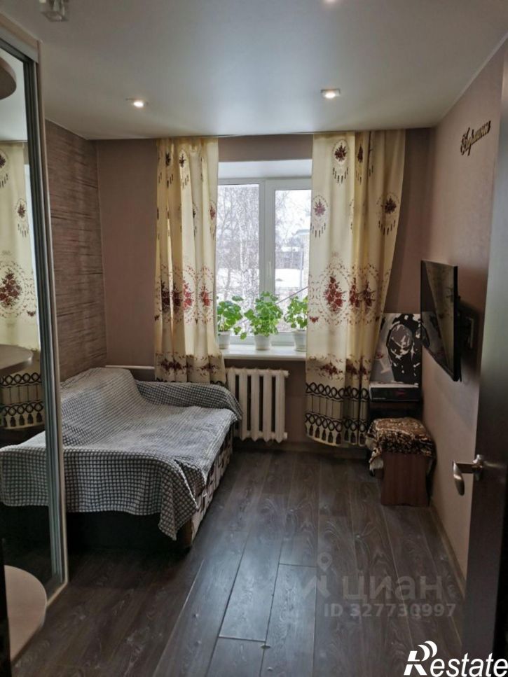 3-комн квартира ул Короленко, 15,  д. 15