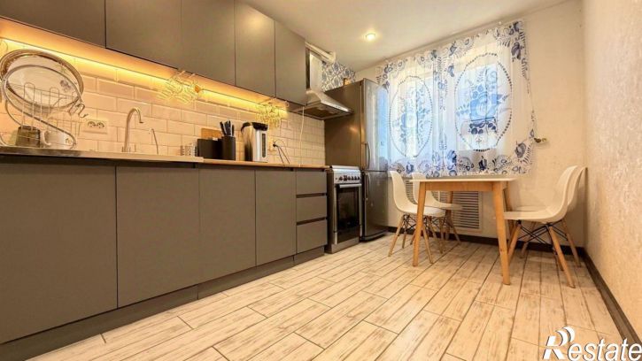 4-комн квартира Луганская улица, 62,  д. 62