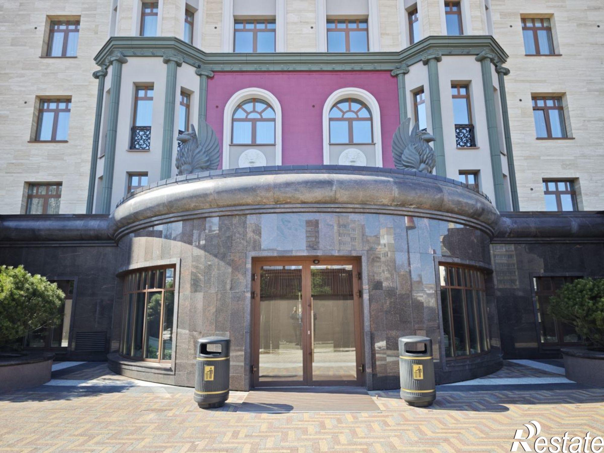 Купить квартиру за 15 000 000 рублей на Свободы ул., 28