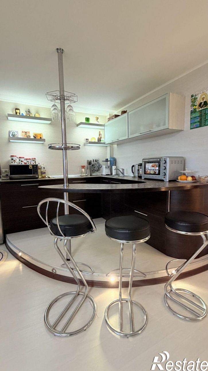 2-комн квартира Строителей пр-кт., 52