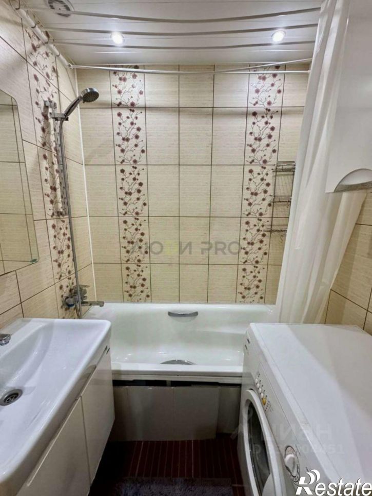 2-комн квартира ул Сутырина, 1,  д. 1