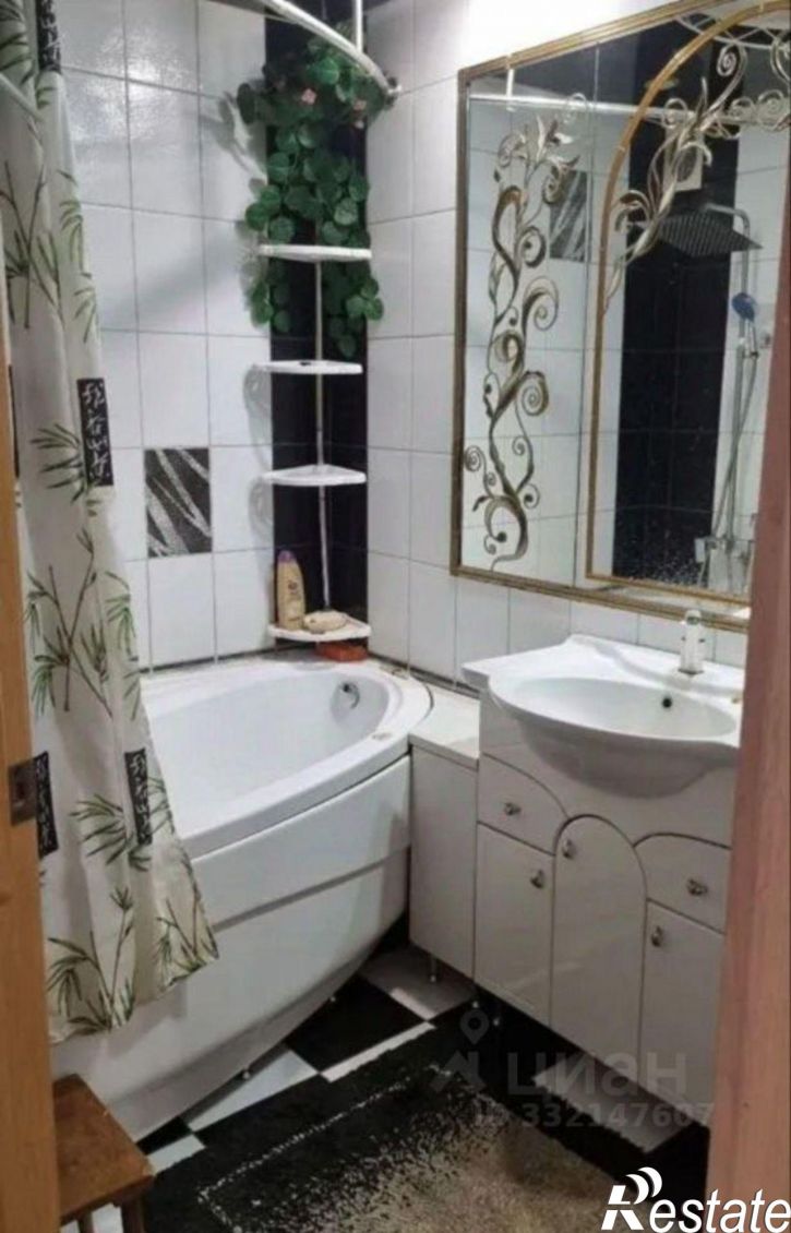 3-комн квартира ул Защитников Отечества, 105,  д. 105