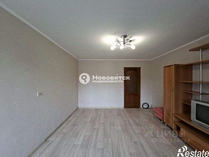 2-комн квартира ул Защитников Отечества, 1,  д. 1