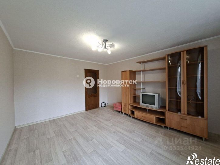 2-комн квартира ул Защитников Отечества, 1,  д. 1