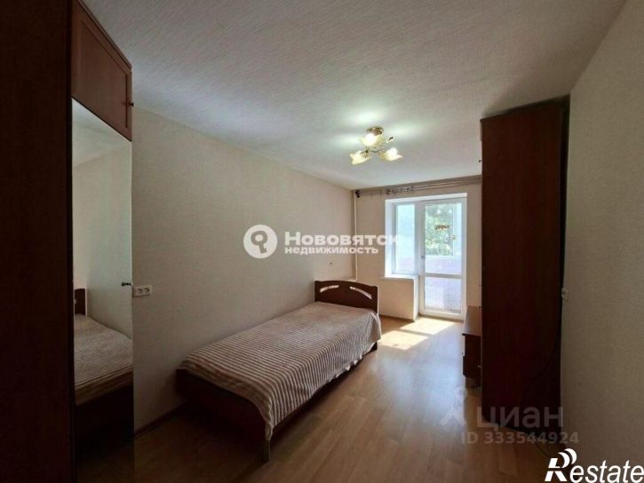 2-комн квартира ул Защитников Отечества, 1,  д. 1