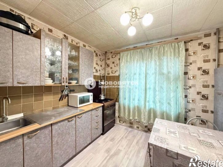 2-комн квартира улица Конституции, 5,  д. 5