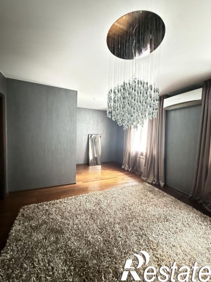 5-комн квартира улица Альберта Лиханова, 60,  д. 60