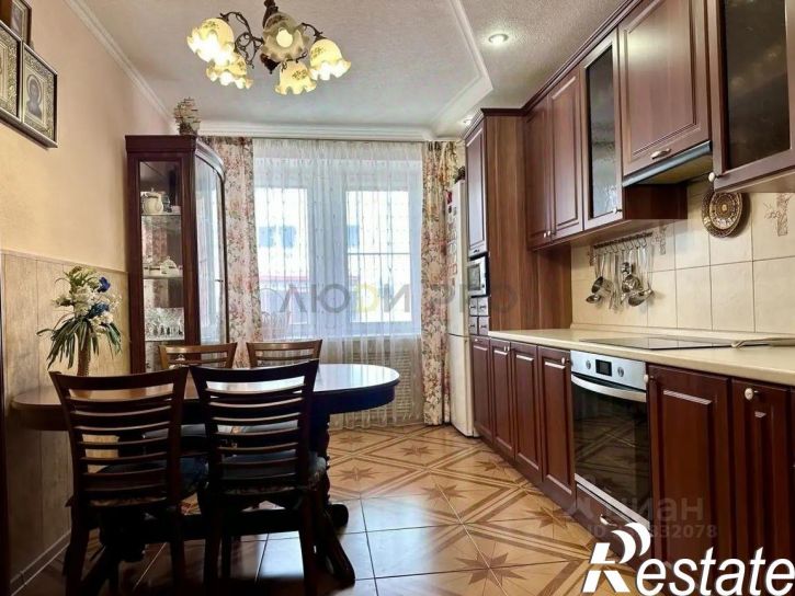 3-комн квартира Орловская улица, 52,  д. 52