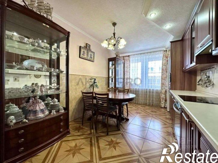 3-комн квартира Орловская улица, 52,  д. 52