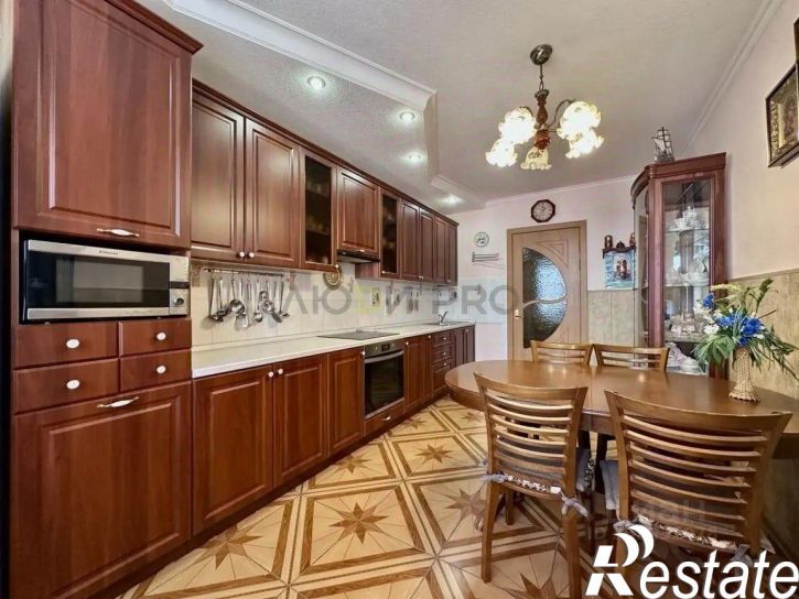 3-комн квартира Орловская улица, 52,  д. 52