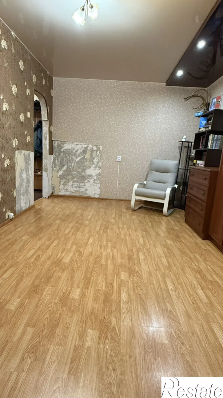 3-комн квартира Строителей пр-кт, 46